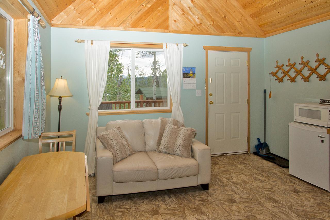 Eagle Bear Lodge Tatla Lake Екстериор снимка
