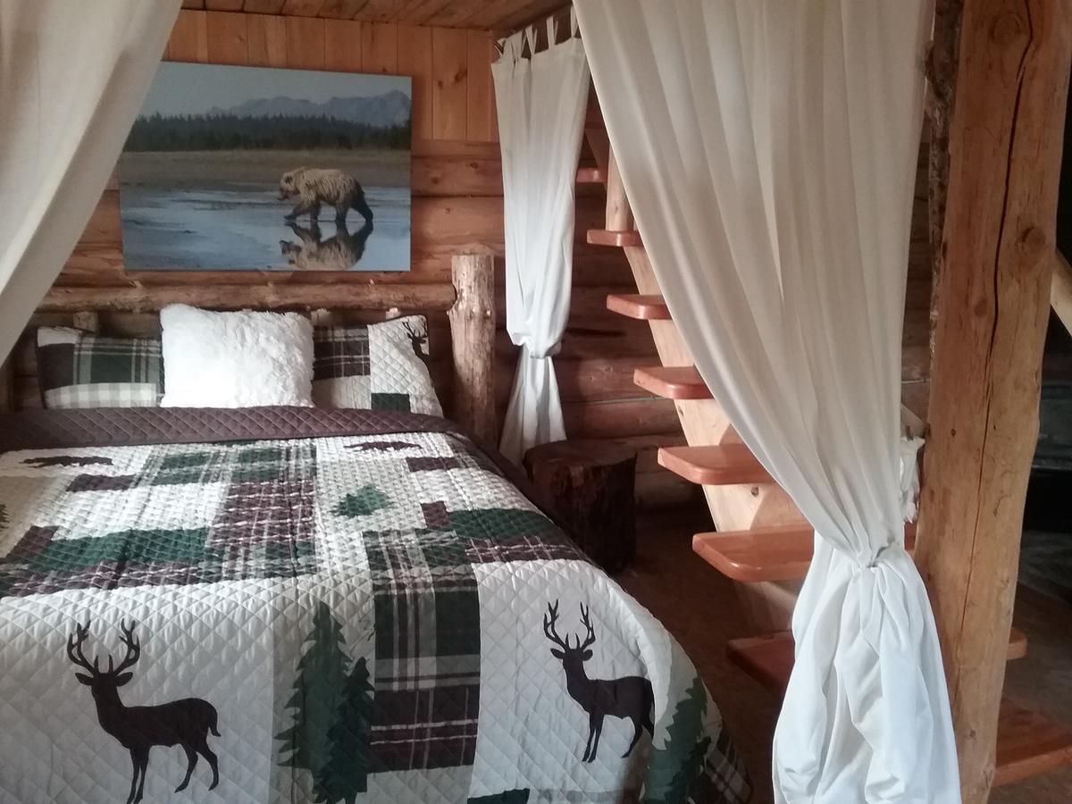 Eagle Bear Lodge Tatla Lake Екстериор снимка