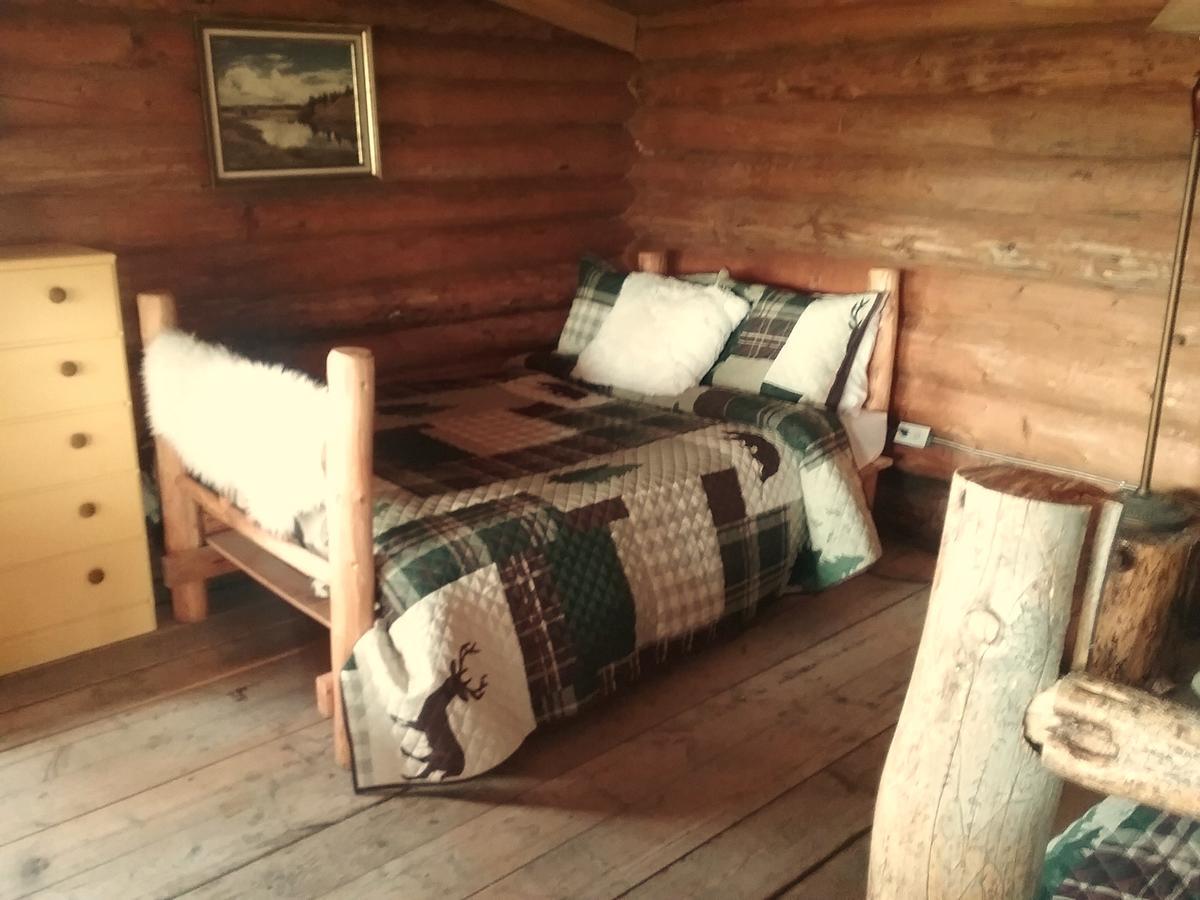 Eagle Bear Lodge Tatla Lake Екстериор снимка