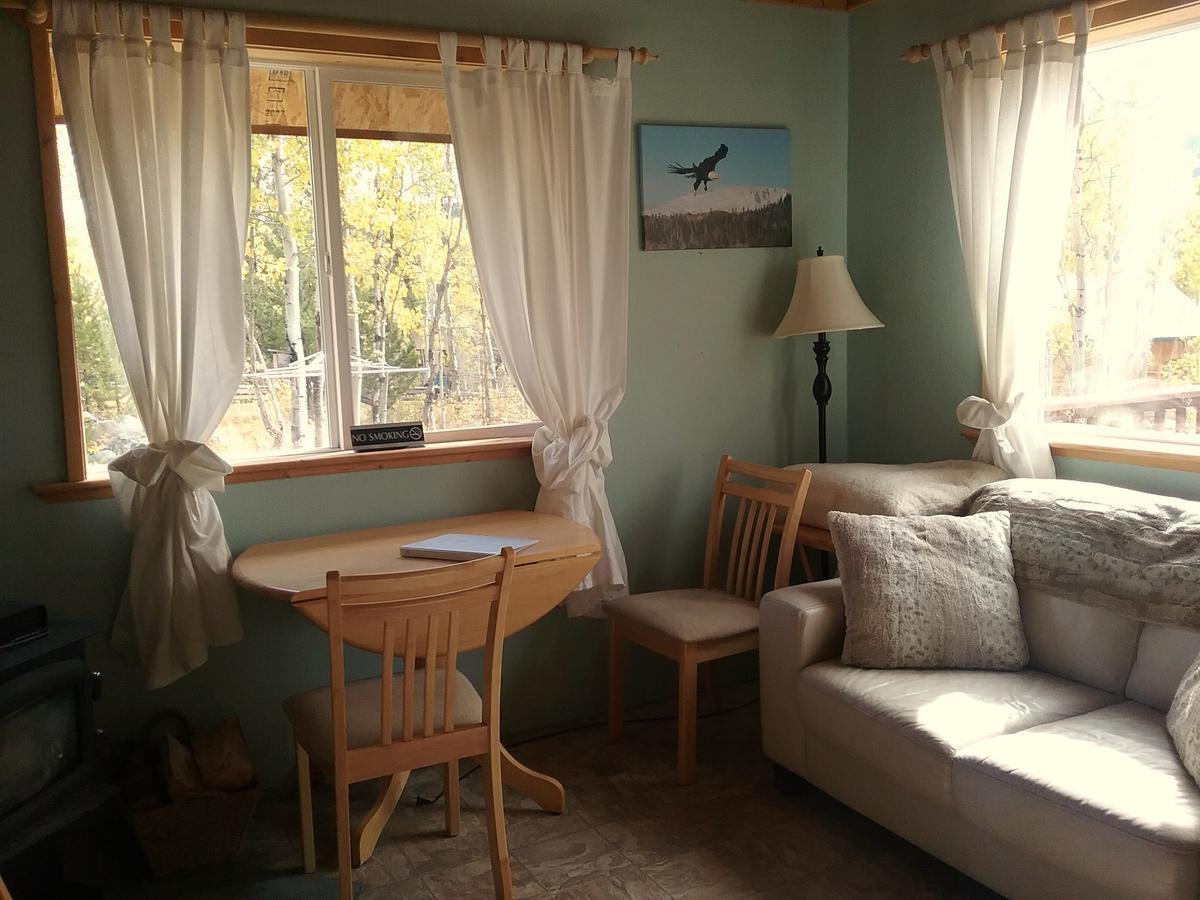 Eagle Bear Lodge Tatla Lake Екстериор снимка