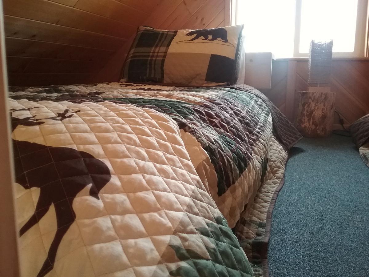 Eagle Bear Lodge Tatla Lake Екстериор снимка